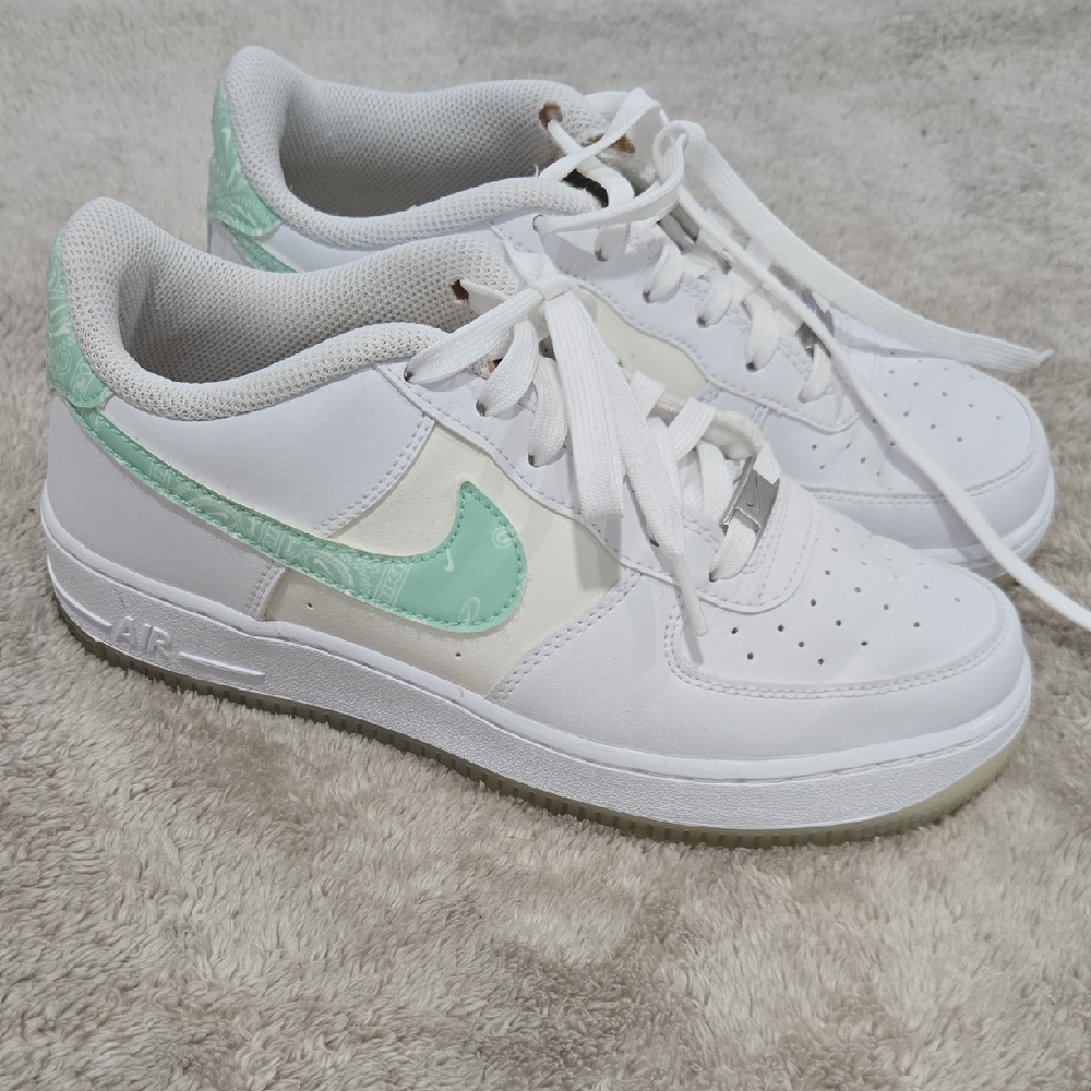 Nike White and Light Green Air Sneakers